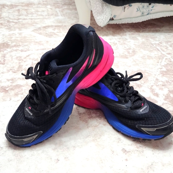 Womens Brooks Black and Pink Launch 6.5 - Picture 1 of 4